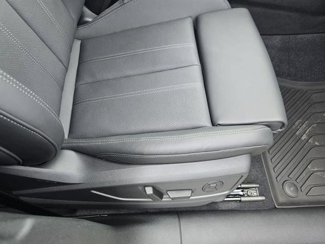 Used 2025 Audi Q5 Premium AWD/4WD image 17