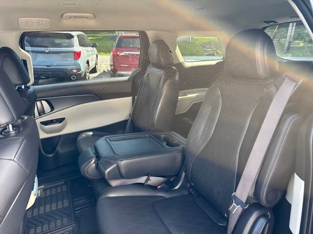 Used 2023 Kia Carnival LX FWD image 15