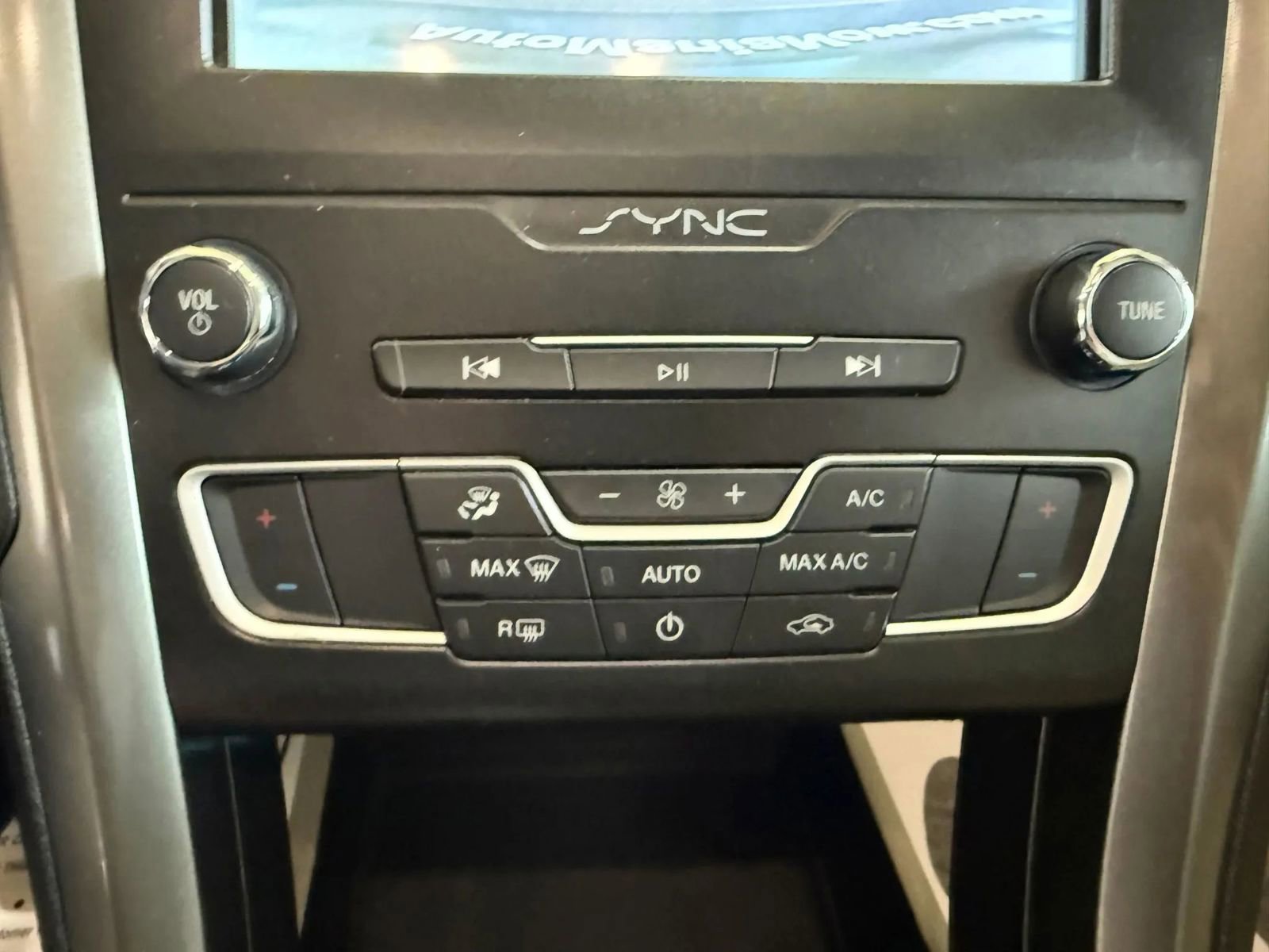 Used 2019 Ford Fusion SE image 17