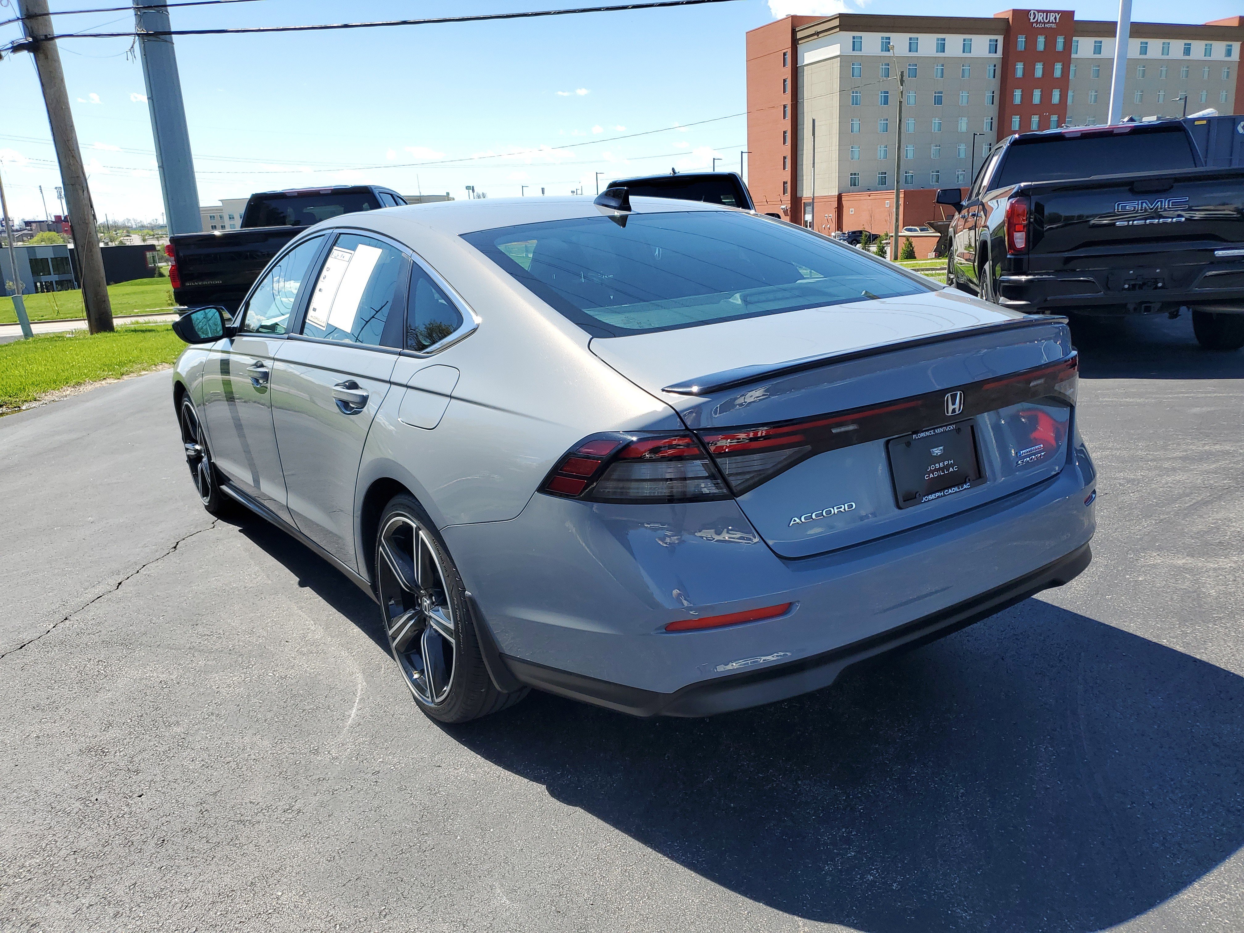 Used 2023 Honda Accord Sport image 2