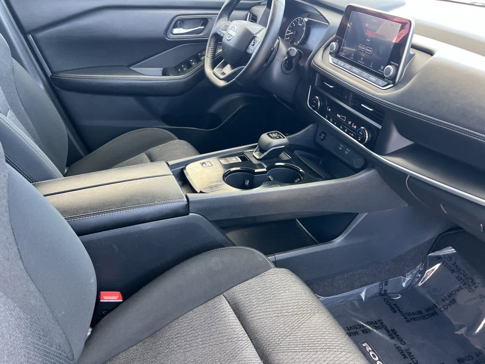 Used 2025 Nissan Rogue SV FWD image 17