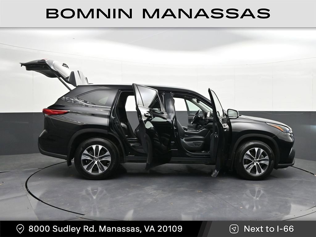 Used 2021 Toyota Highlander XLE image 40
