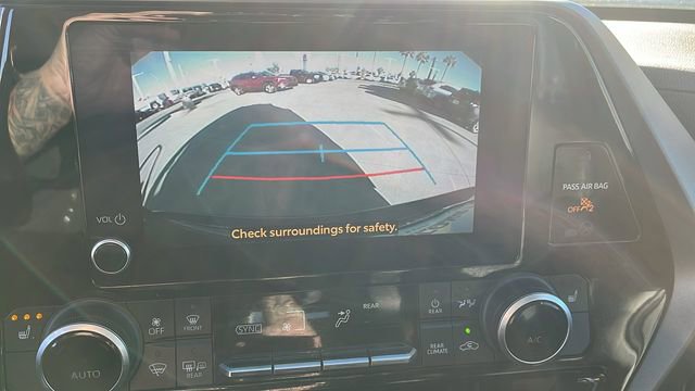 Used 2023 Toyota Highlander XLE image 12