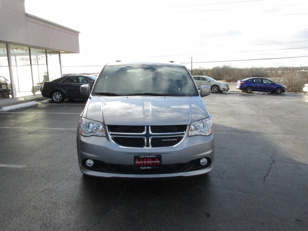 Used 2017 Dodge Grand Caravan SXT image 4