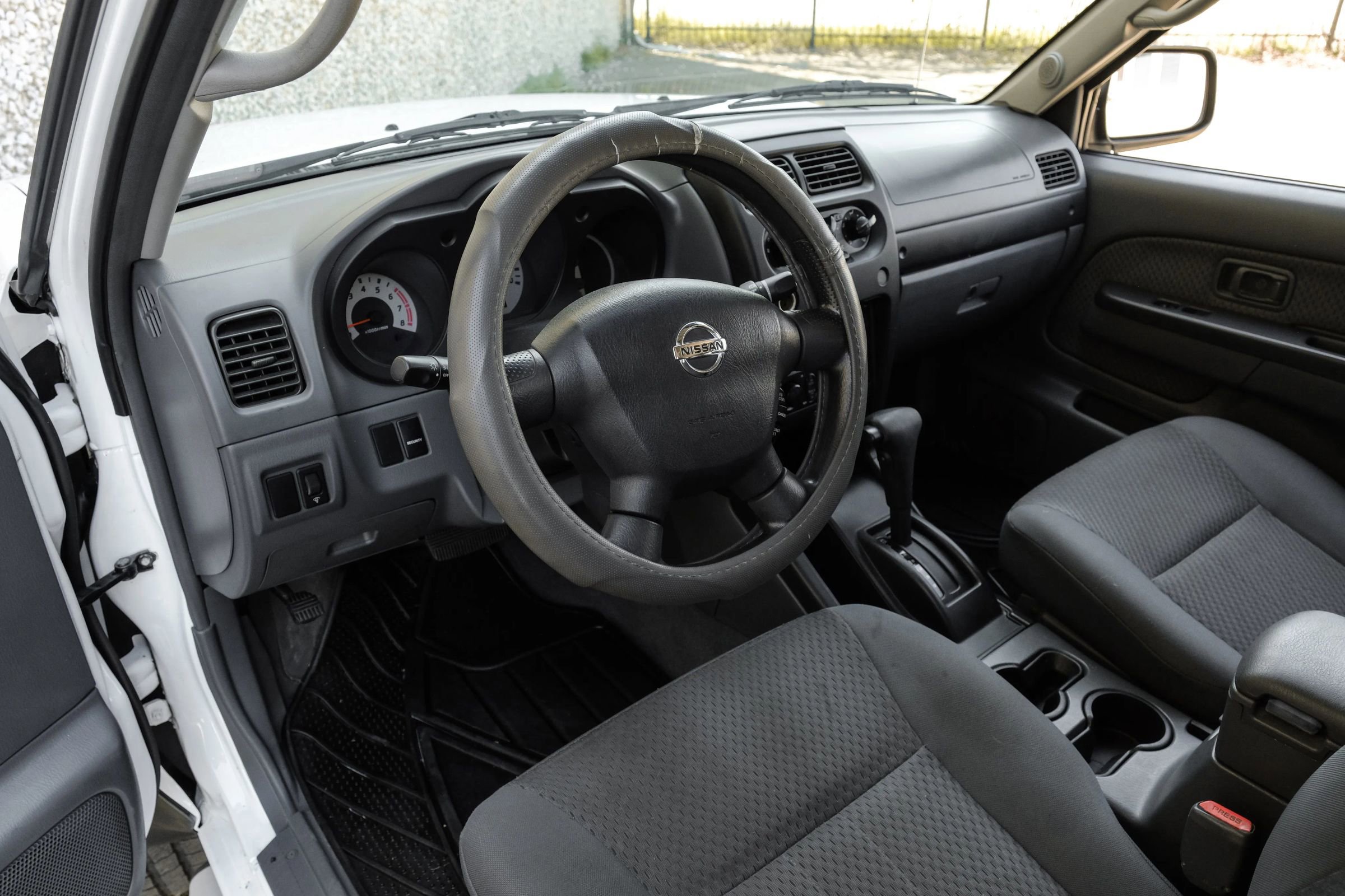 Used 2004 Nissan Xterra XE RWD image 3