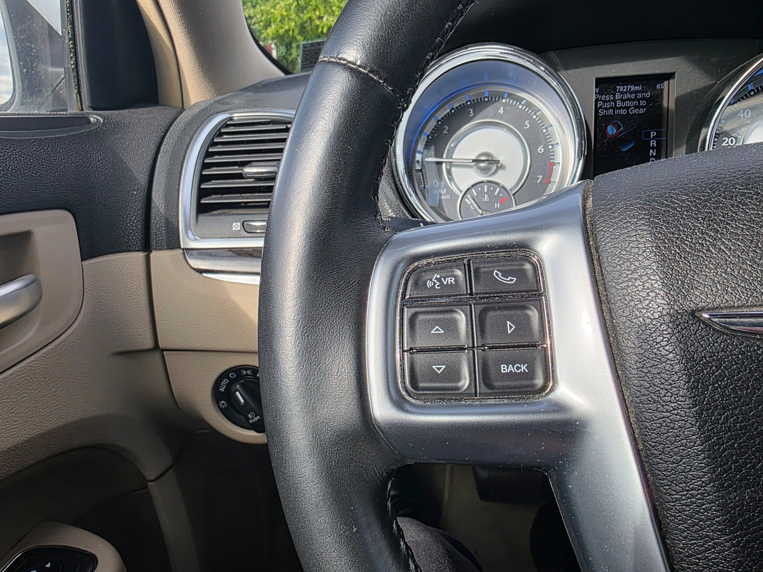 Used 2013 Chrysler 300 AWD w/ Driver Convenience Group image 13