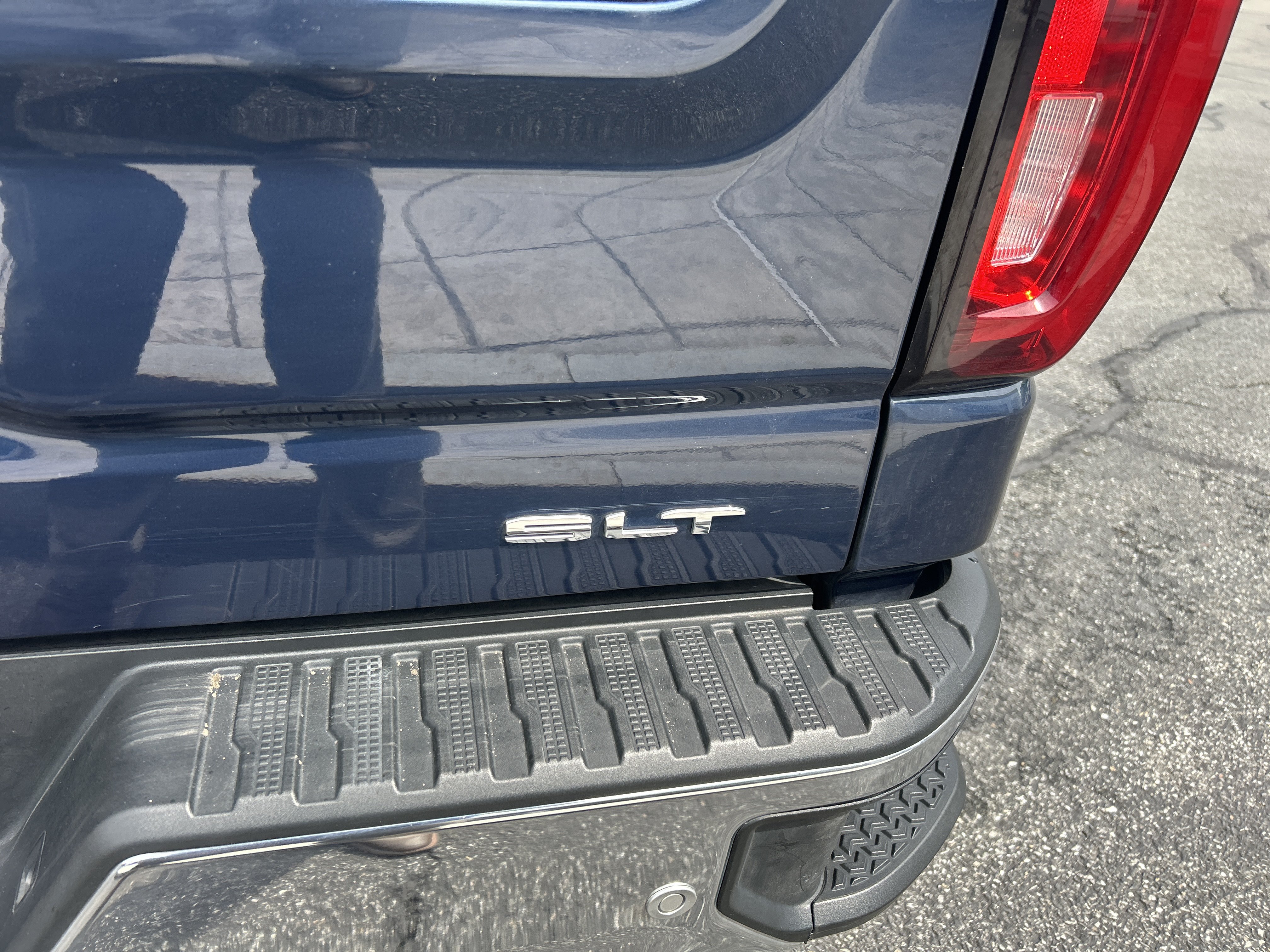 Used 2021 GMC Sierra 1500 SLT w/ SLT Convenience Package AWD/4WD image 13