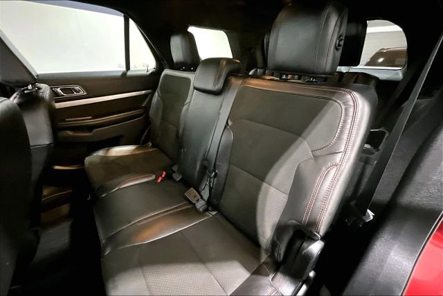 Used 2018 Ford Explorer XLT w/ XLT Appearance Package image 23