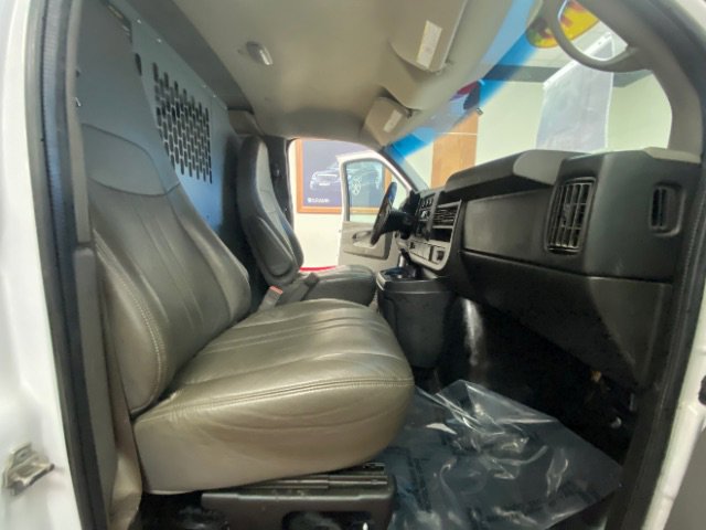 Used 2015 Chevrolet Express 3500 Extended image 18