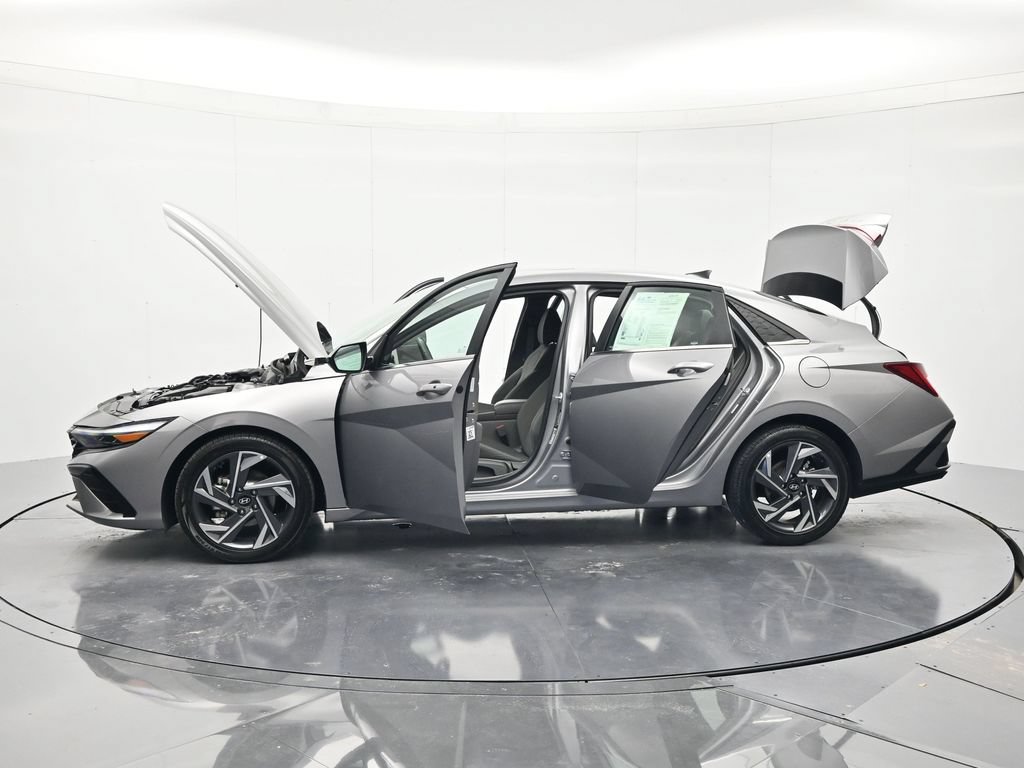 Used 2025 Hyundai Elantra SEL FWD image 47