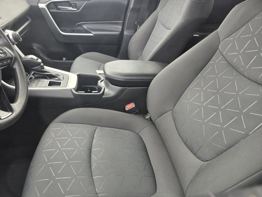 Used 2022 Toyota RAV4 XLE image 21