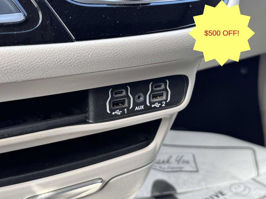 Used 2022 Chrysler Voyager LX FWD image 13