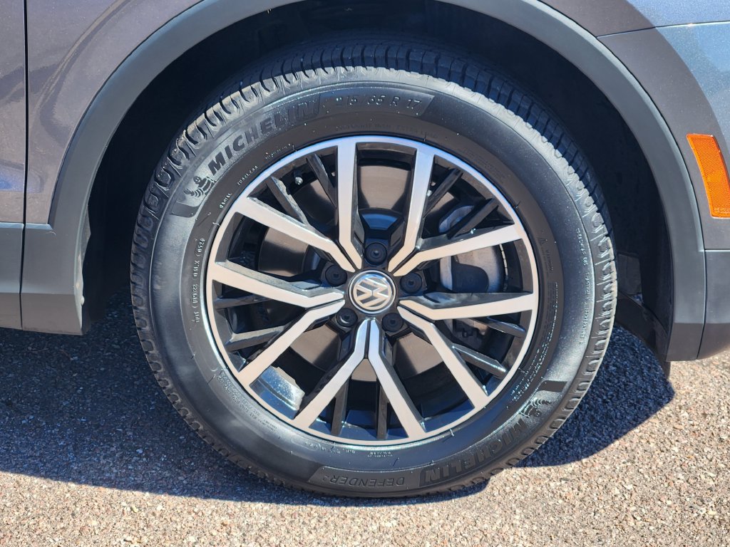 Used 2021 Volkswagen Tiguan SE AWD/4WD image 29