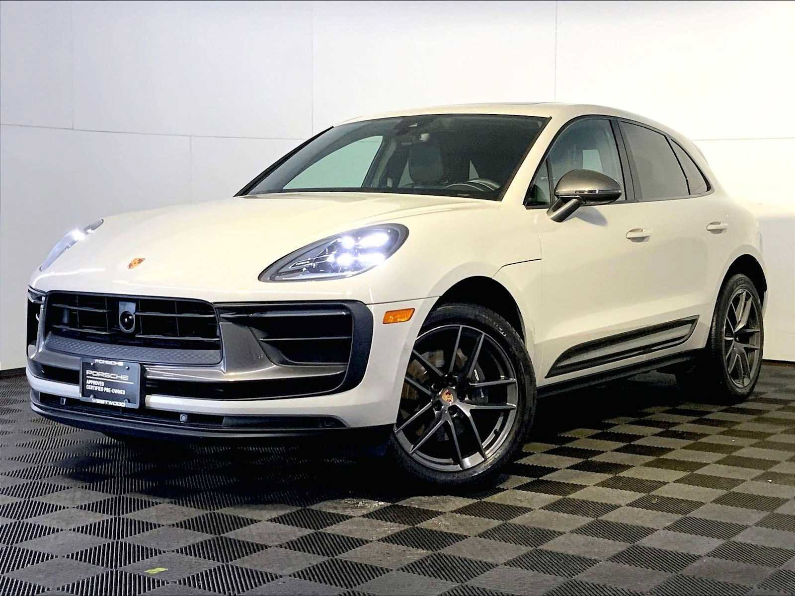 Certified 2023 Porsche Macan Turbo image 1