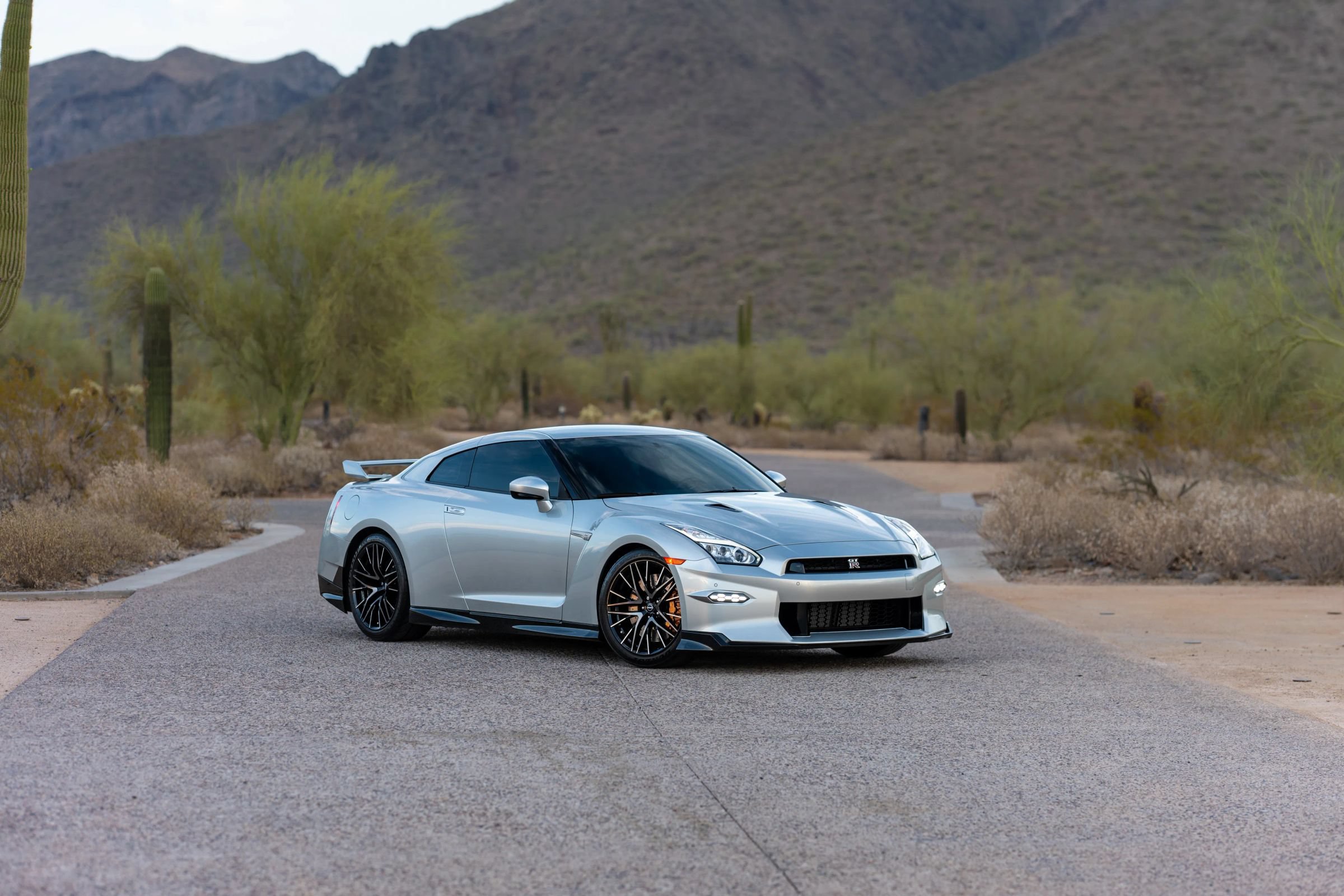 Used 2024 Nissan GT-R Premium w/ Floor Mat Package AWD/4WD image 5