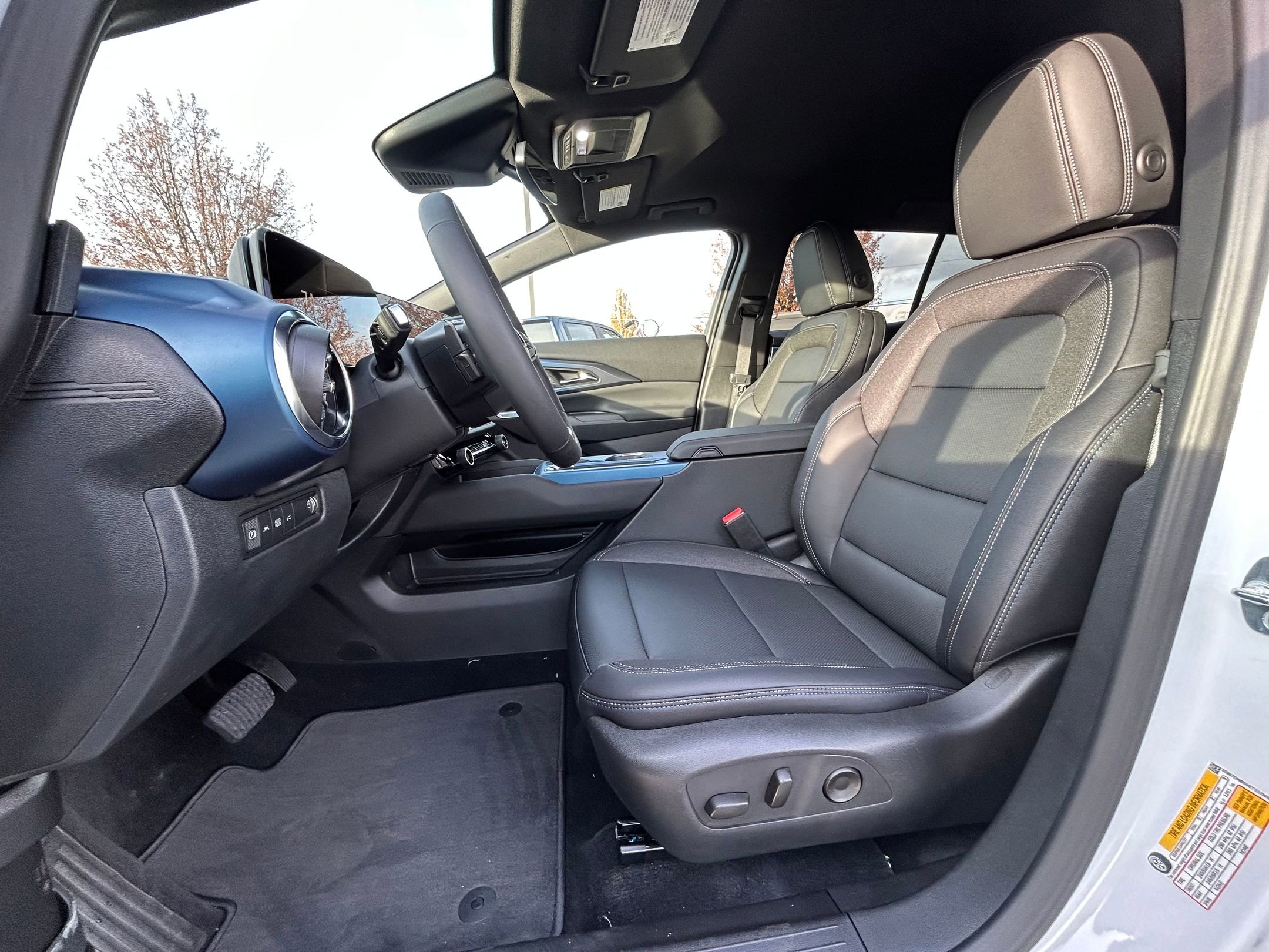 New 2026 Chevrolet Equinox EV LT AWD/4WD image 17