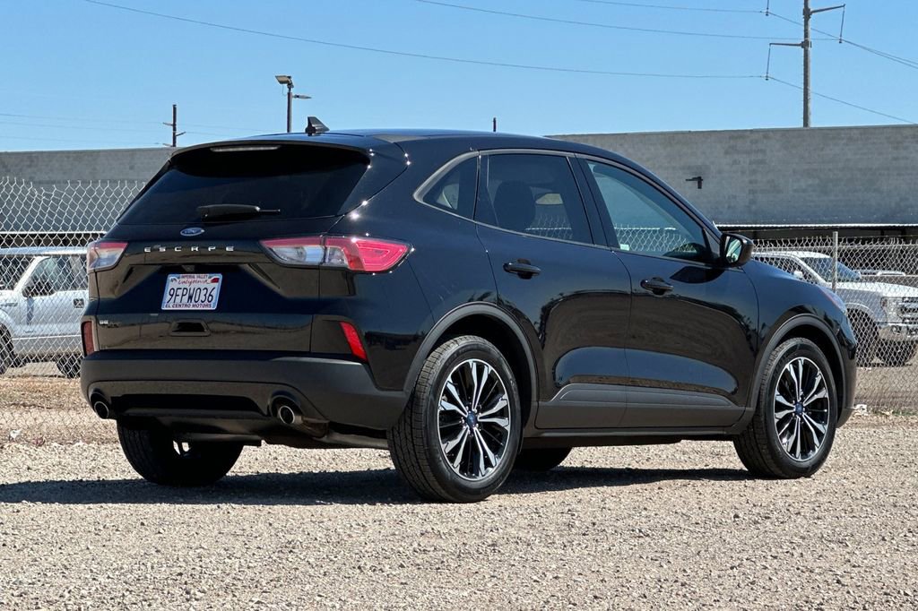 Used 2022 Ford Escape SE w/ SE Sport Appearance Package image 4