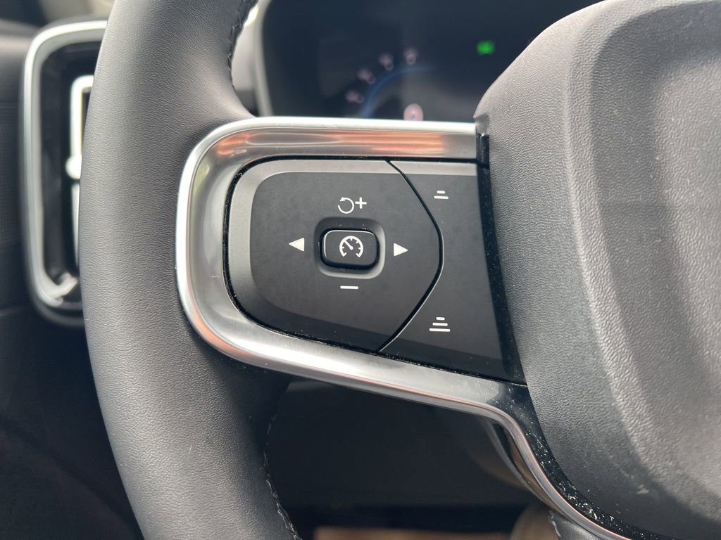 Certified 2023 Volvo XC40 B5 Plus w/ Protection Package Premier image 17