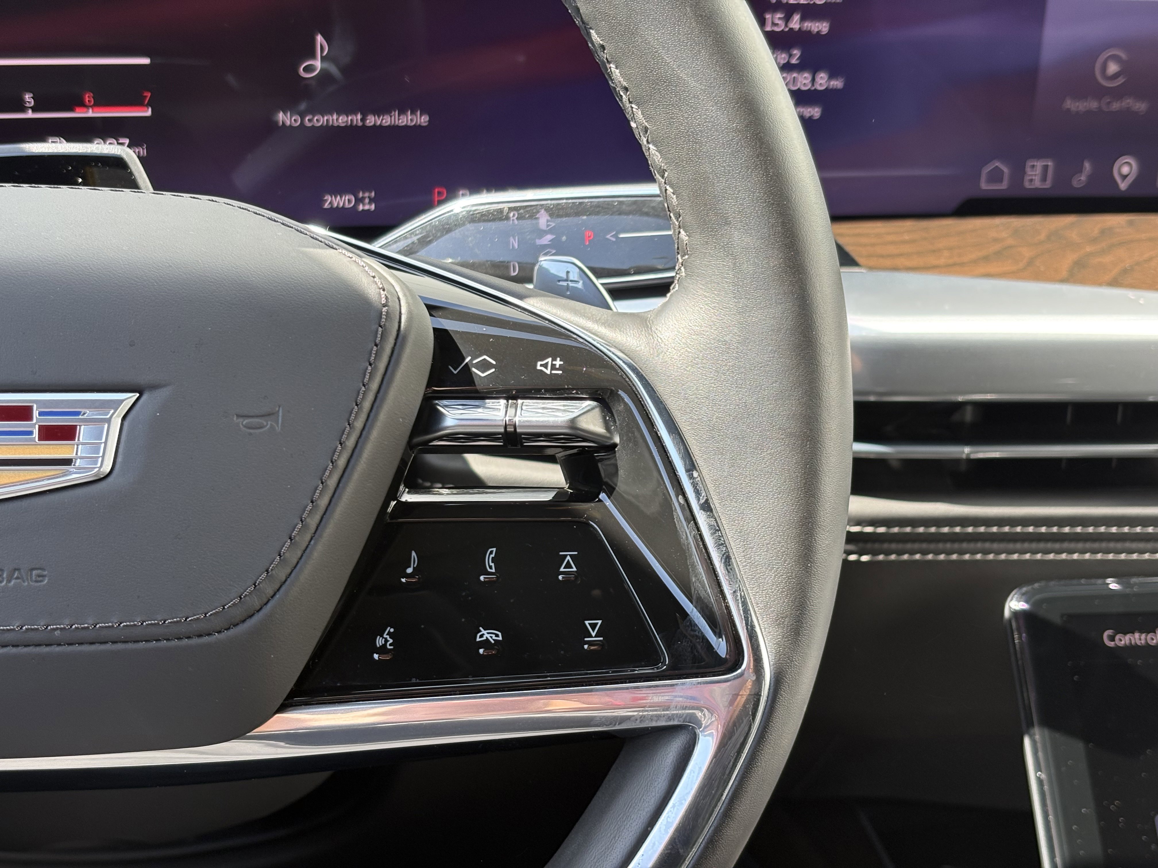 Used 2025 Cadillac Escalade ESV Premium Luxury Platinum AWD/4WD image 21