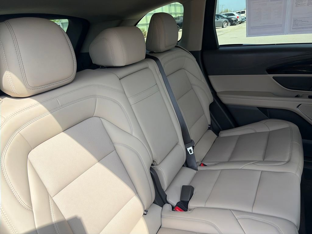 Used 2025 Lincoln Nautilus Premier AWD/4WD image 31