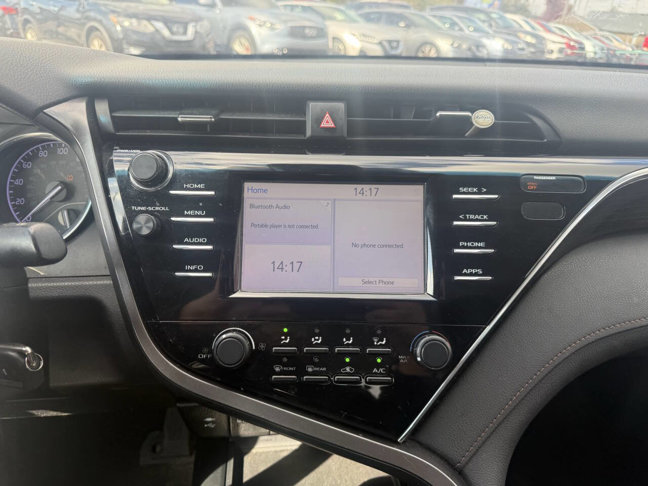 Used 2018 Toyota Camry LE image 23