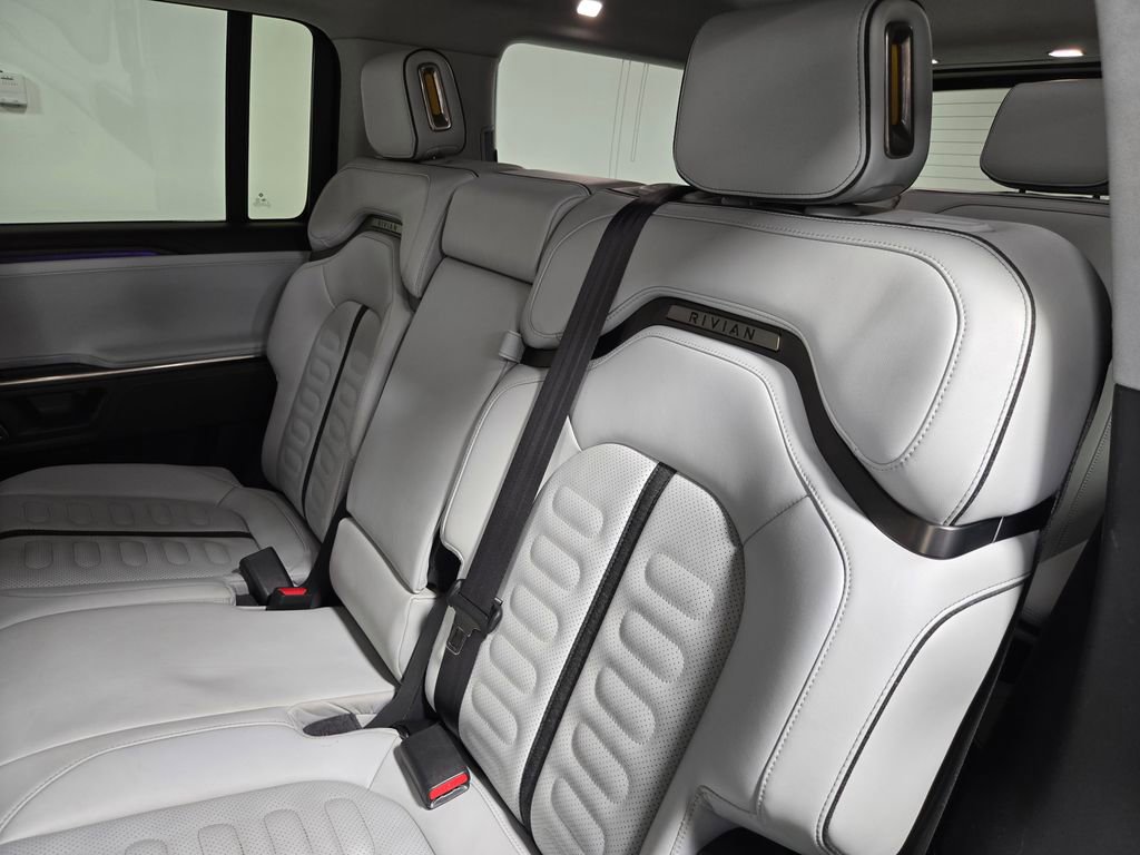 Used 2023 Rivian R1S Launch Edition image 29