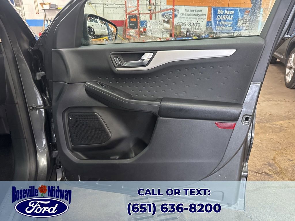 Used 2020 Ford Escape SE Sport image 38