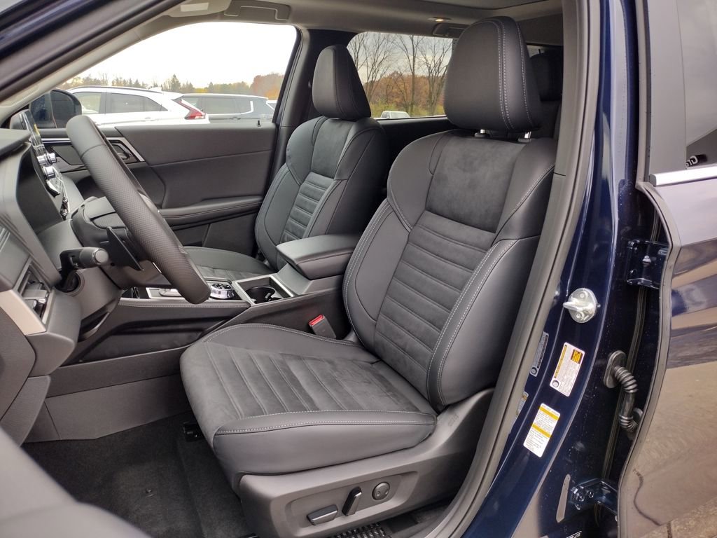 New 2025 Mitsubishi Outlander SE image 8