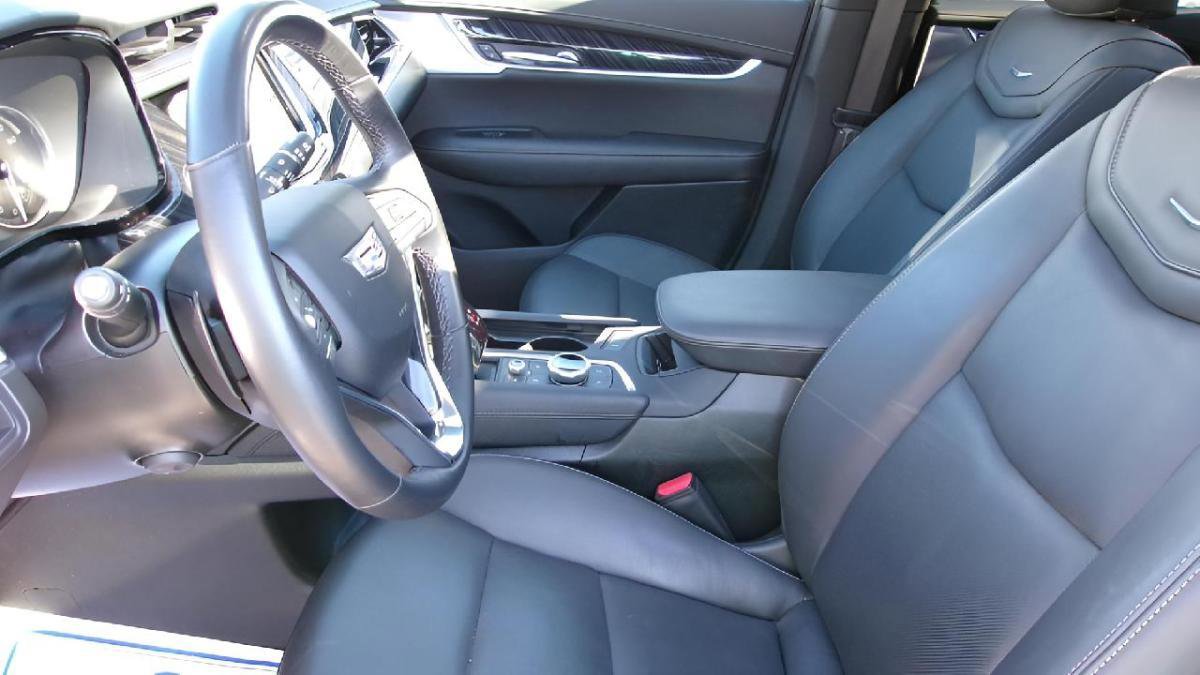 Used 2025 Cadillac XT6 Premium Luxury image 14