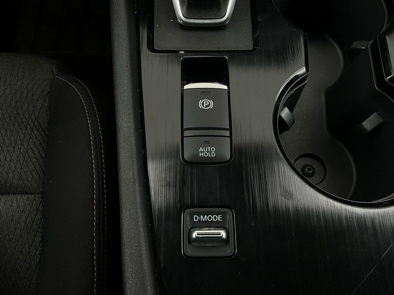 Used 2025 Nissan Rogue SV image 23