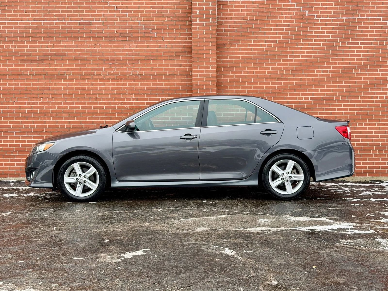 Used 2013 Toyota Camry L image 8