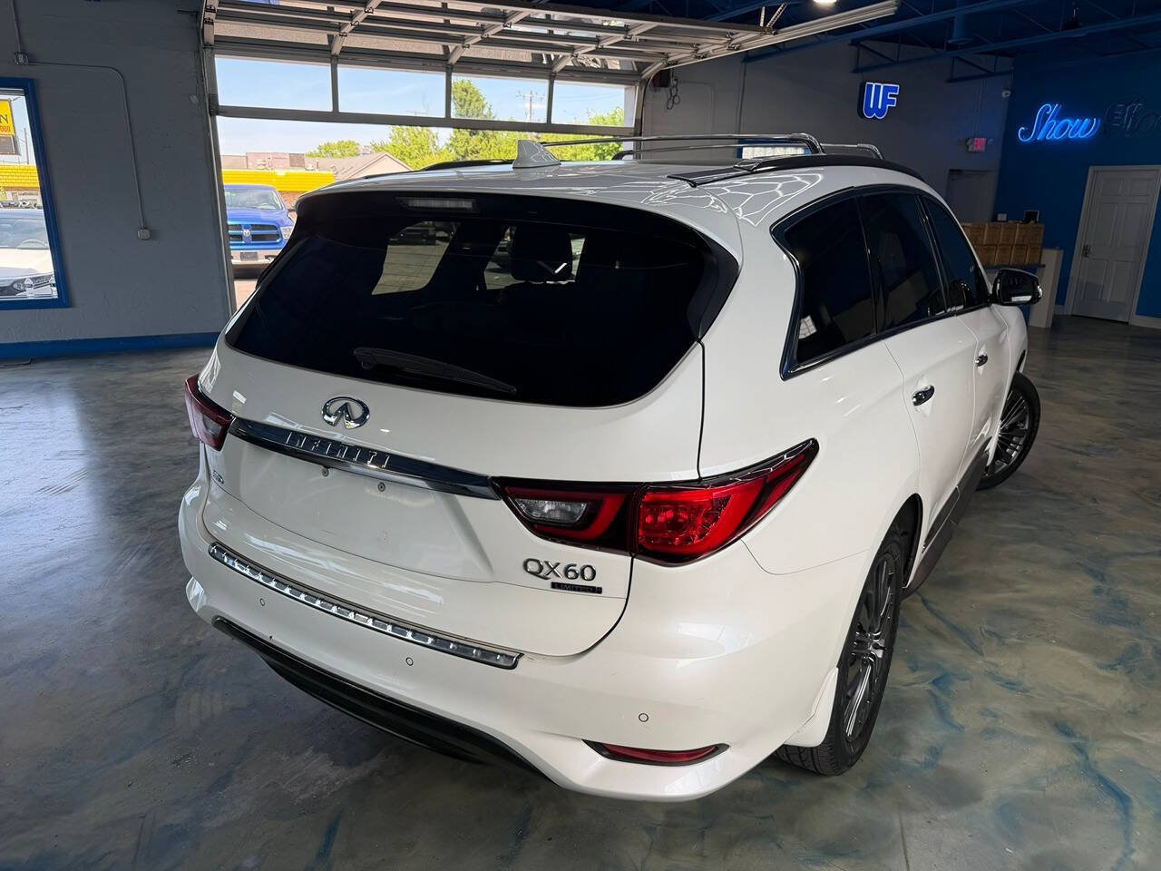 Used 2019 INFINITI QX60 Luxe w/ Limited Package AWD/4WD image 10