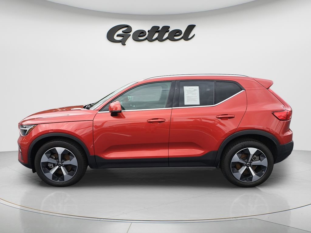 Used 2023 Volvo XC40 B5 Plus w/ Driver Assist Package image 7