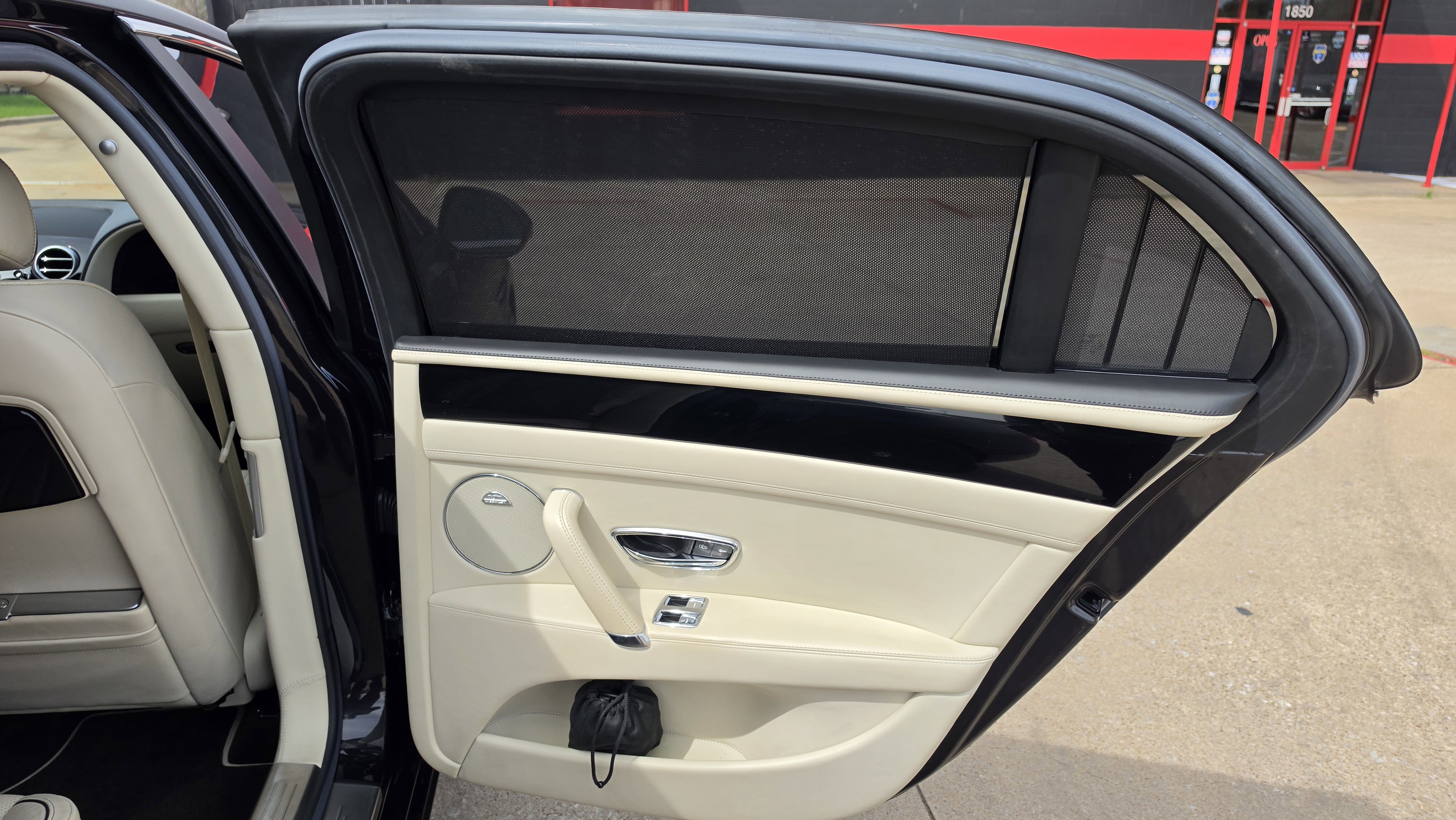 Used 2015 Bentley Flying Spur V8 image 31