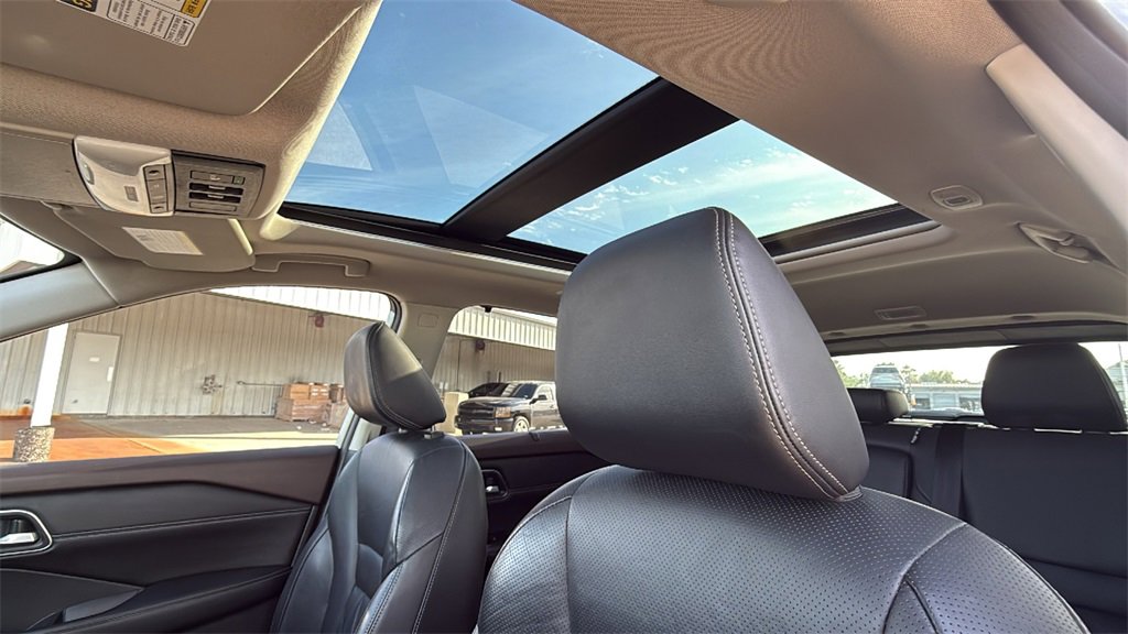 Used 2021 Nissan Rogue Platinum image 15