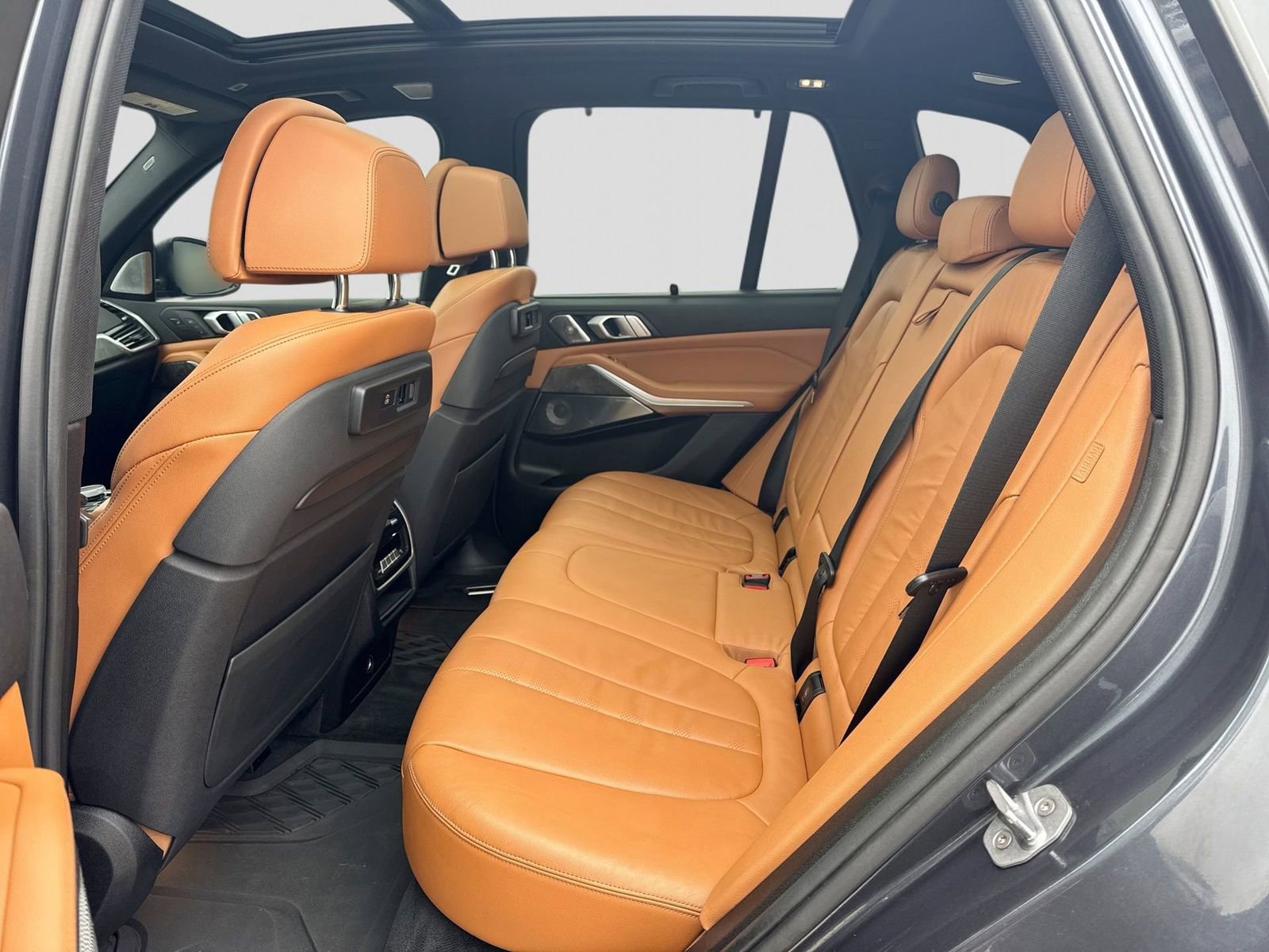 Used 2019 BMW X5 xDrive50i w/ M Sport Package image 5