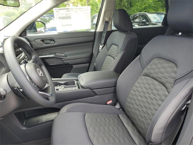 New 2025 Nissan Pathfinder S image 5