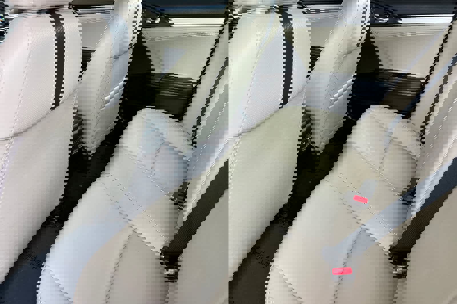 Used 2018 Honda Civic Touring image 4