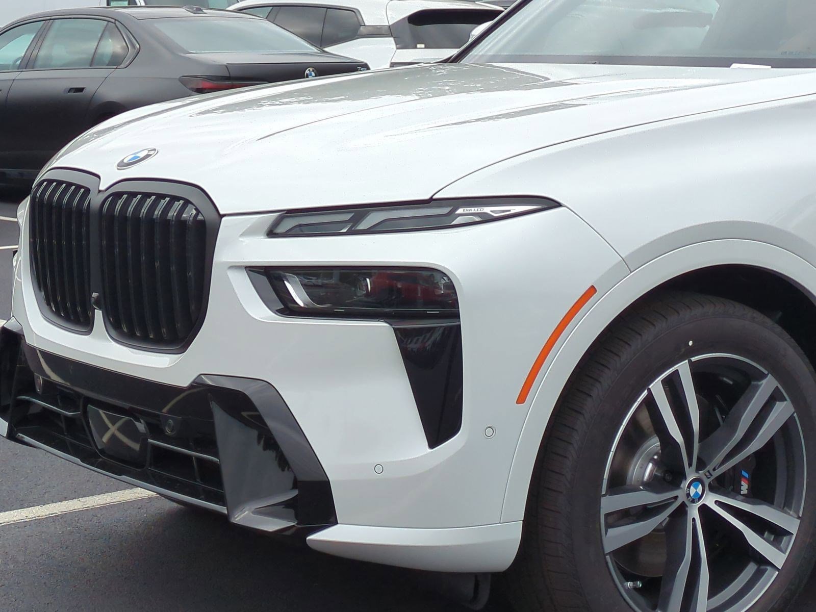 Used 2026 BMW X7 xDrive40i w/ M Sport Package image 6
