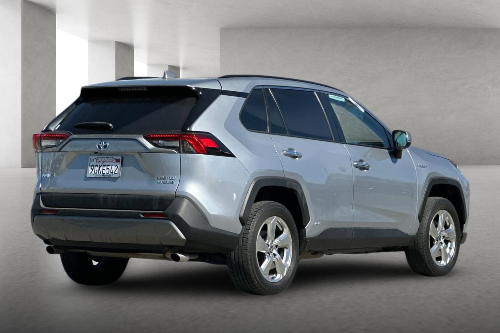 Used 2021 Toyota RAV4 Limited image 4
