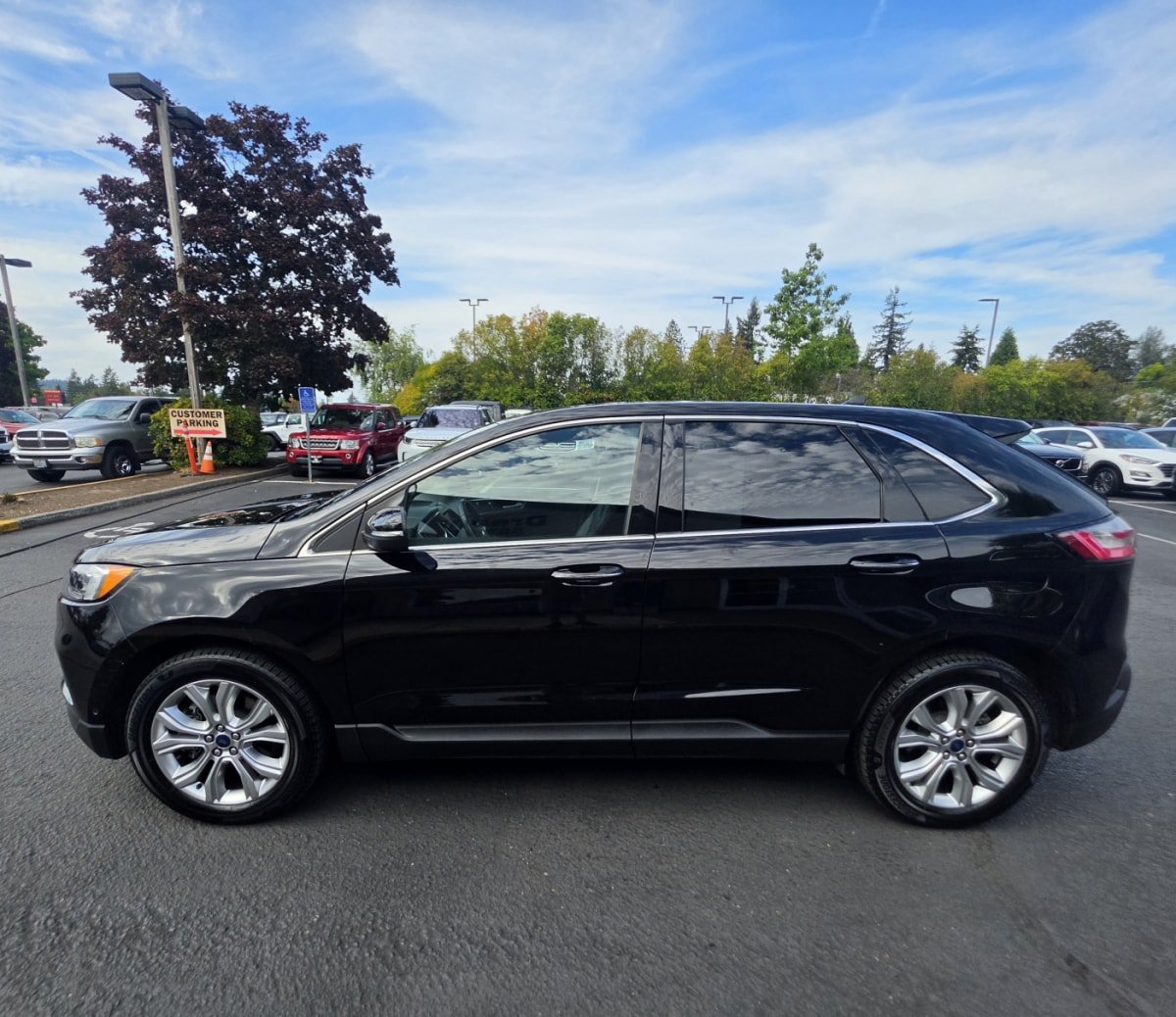 Used 2020 Ford Edge Titanium w/ Equipment Group 301A AWD/4WD image 5