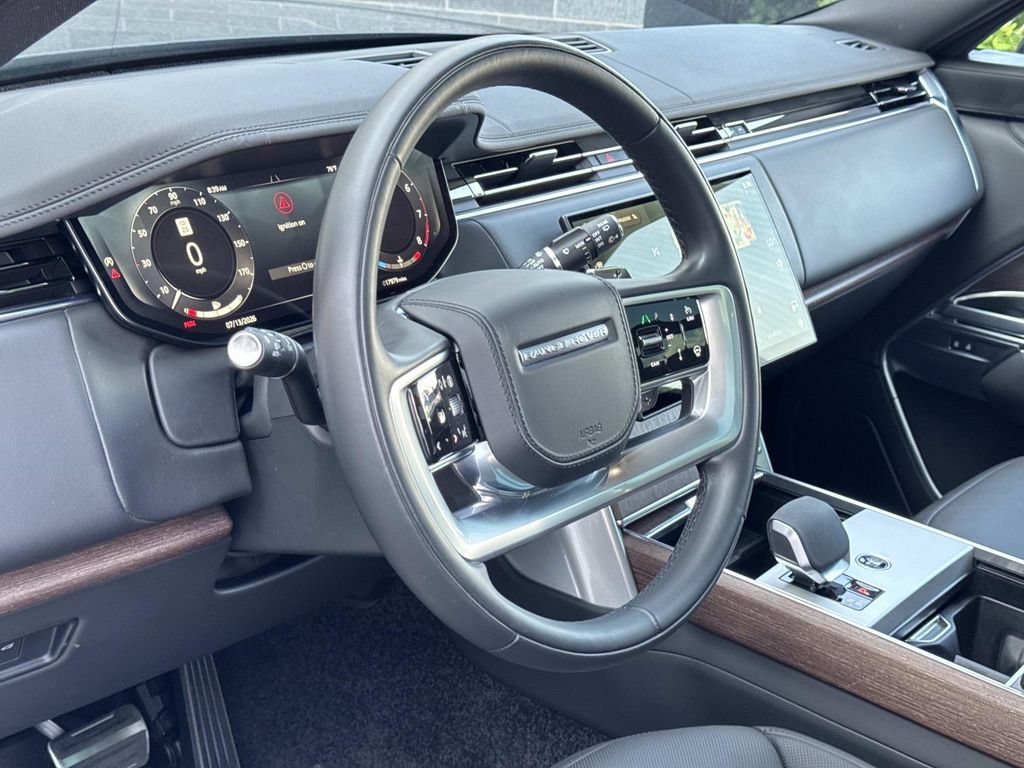 Certified 2025 Land Rover Range Rover SE AWD/4WD image 21