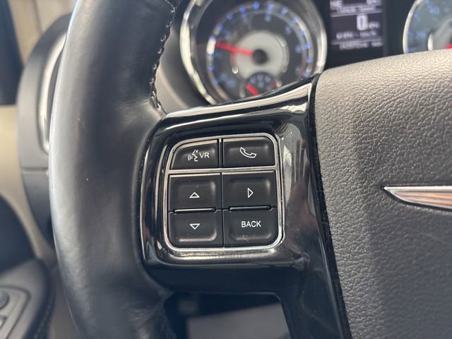 Used 2014 Chrysler Town & Country Touring-L FWD image 32