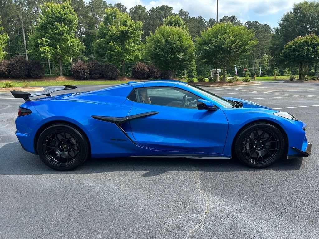 Used 2024 Chevrolet Corvette Z06 w/ Z07 Performance Package RWD image 26