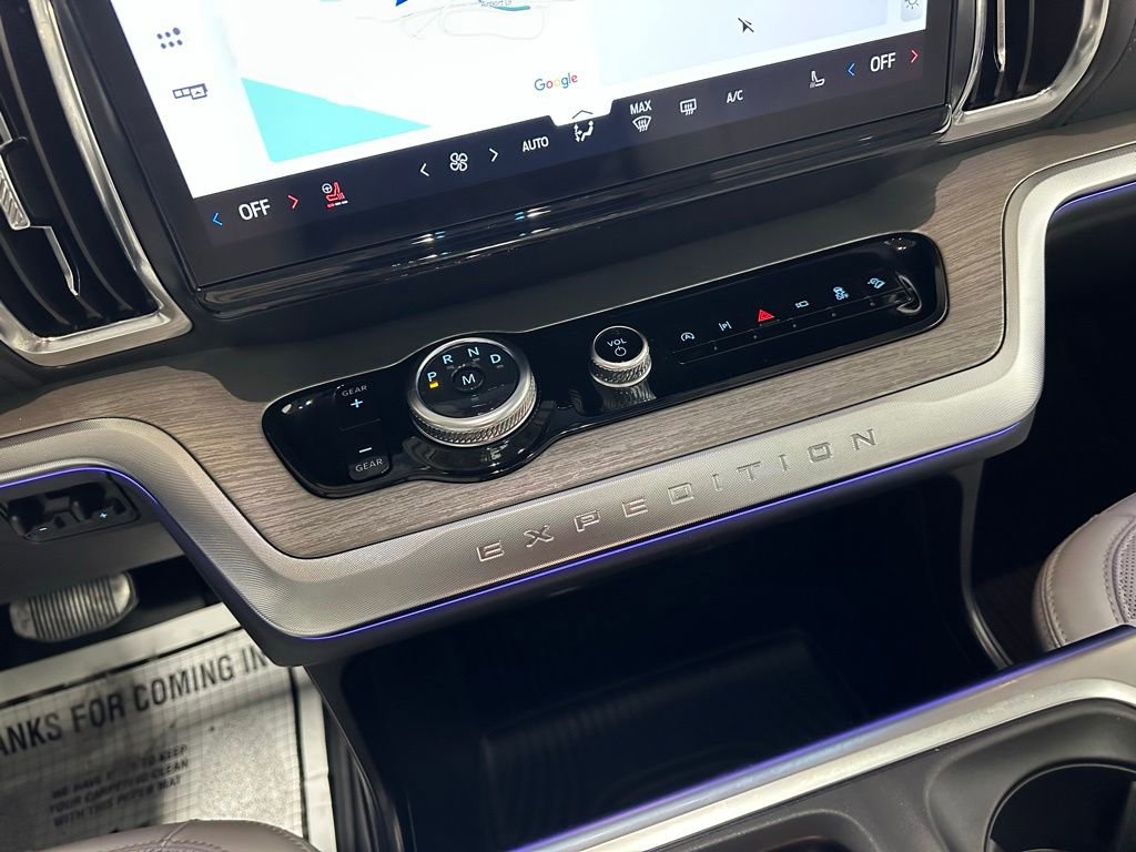 Used 2025 Ford Expedition Platinum image 35