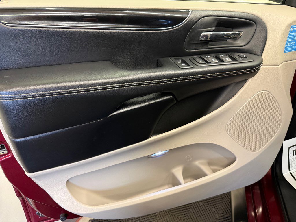 Used 2019 Dodge Grand Caravan SXT FWD image 20