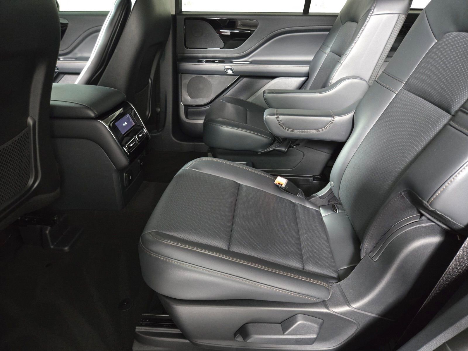 New 2026 Lincoln Aviator 2WD w/ Jet Appearance Package image 14