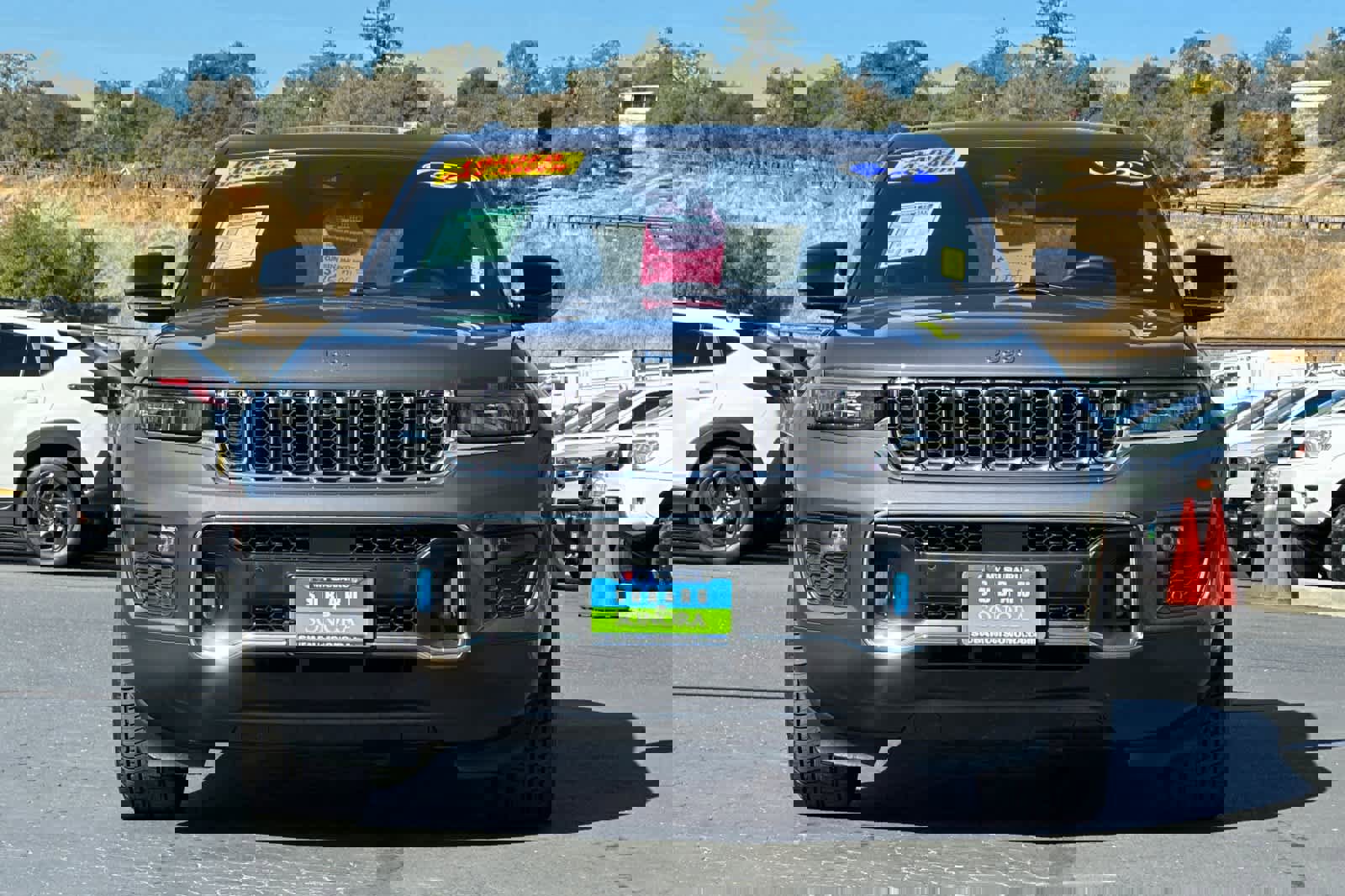 Used 2022 Jeep Grand Cherokee Overland w/ Advanced Protech Group III image 9