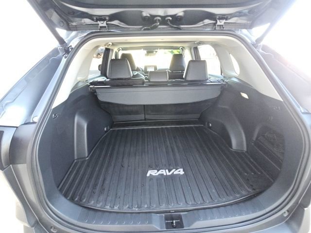 Used 2022 Toyota RAV4 XLE Premium image 23