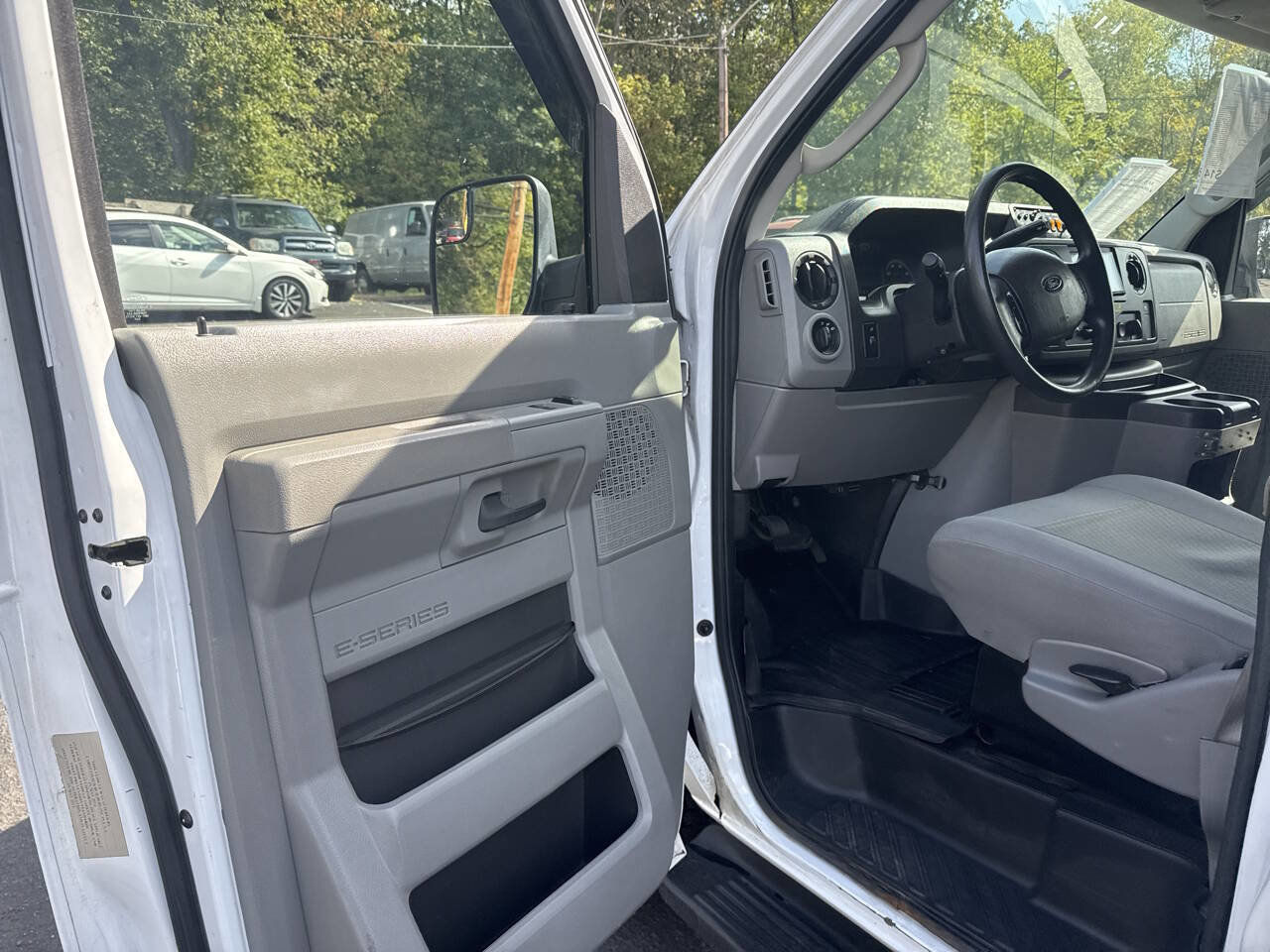 Used 2014 Ford E-350 and Econoline 350 Extended Super Duty w/ Premium Van Group RWD image 6